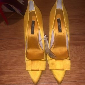 Brand New Zara Mustard yellow satin pumps!
